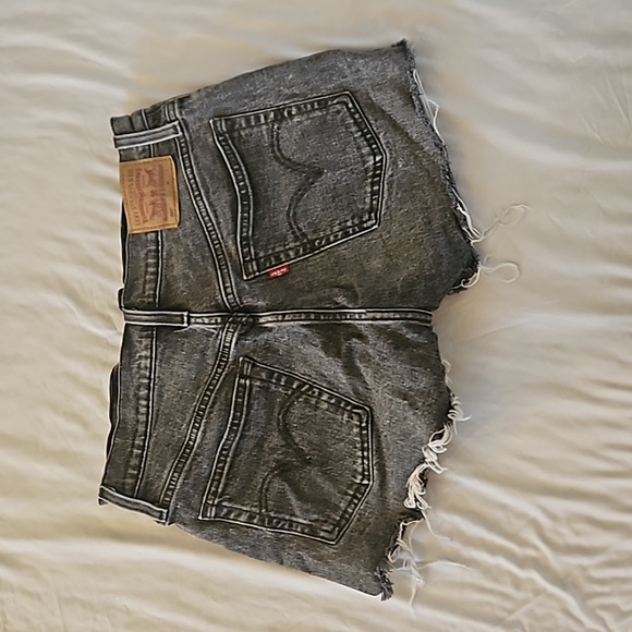 Levi's denim shorts - Picture 2 of 6